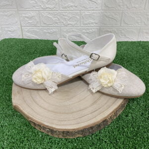 Bailarina ceremonia Ruth Secret Lino con flor