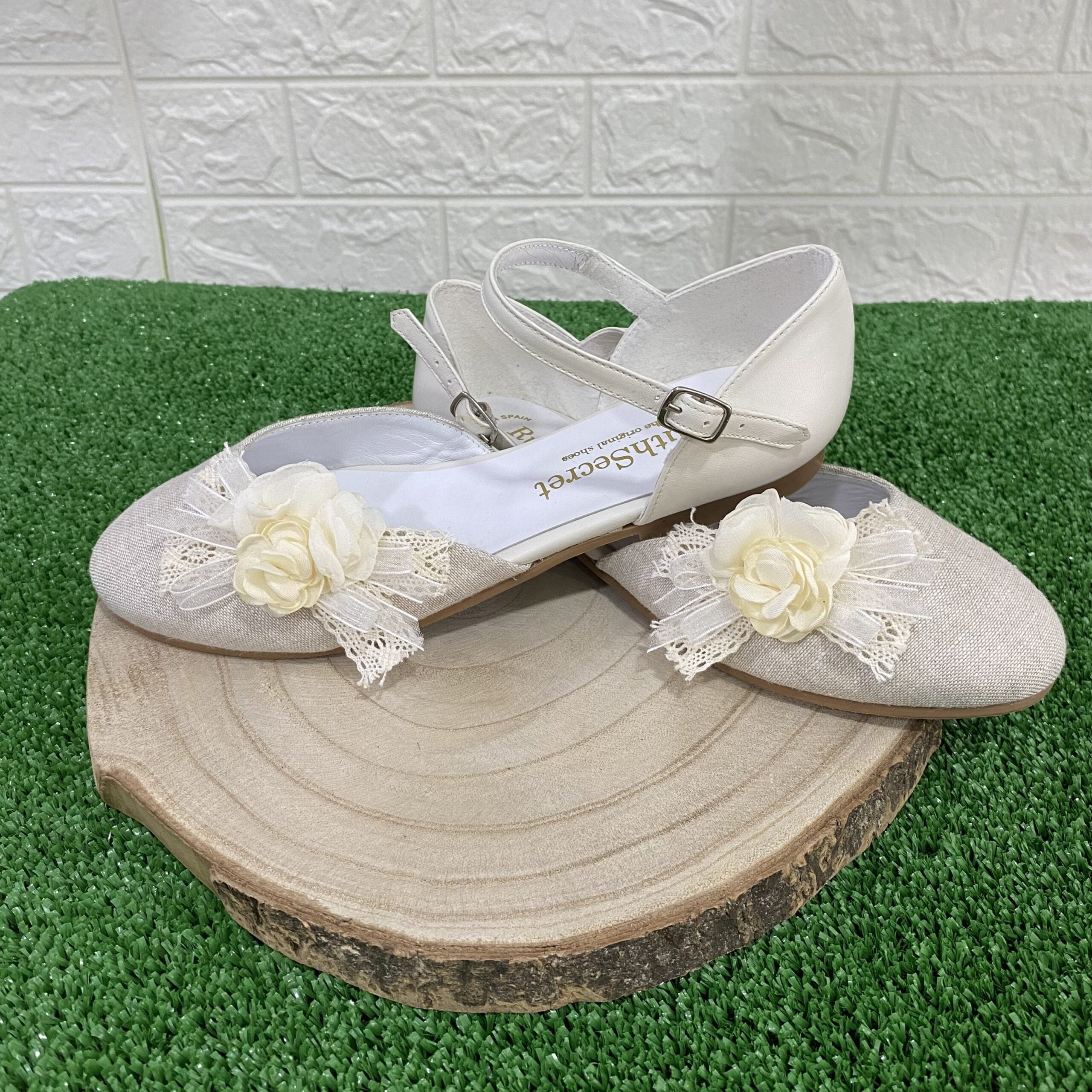 Bailarina ceremonia Ruth Secret Lino con flor