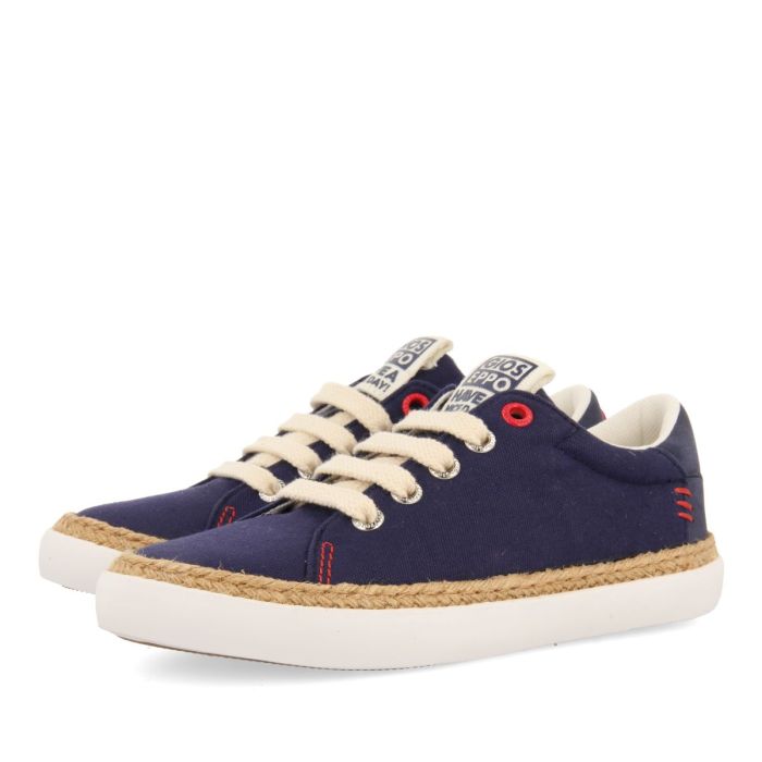 Sneaker detalle rafia Gioseppo