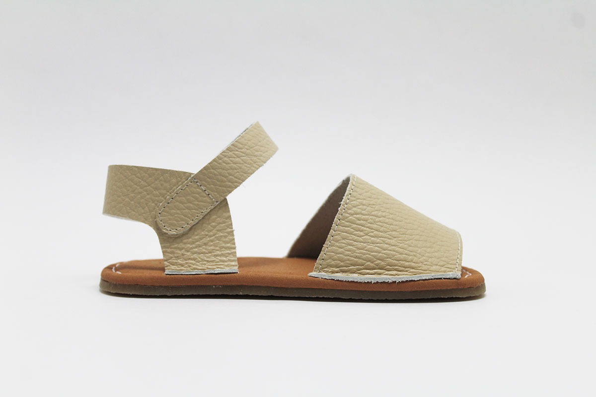 Menorquina respetuosa en color arena Zapy